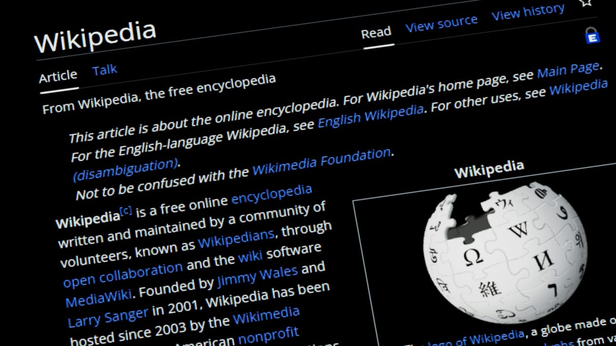 Fotografía que ilustra la noticia: Agentes de OpenAI acosan a Wikipedia: intentos de hackeo y colapso de servicios, según la Fundación Wikimedia