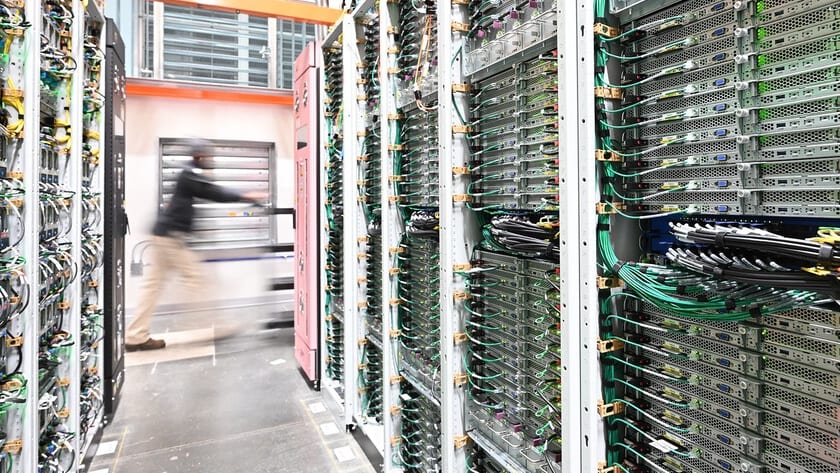 Fotografía que ilustra la noticia: Amazon advierte de que frenar los centros de datos sería un 'error histórico' para la carrera de la IA
