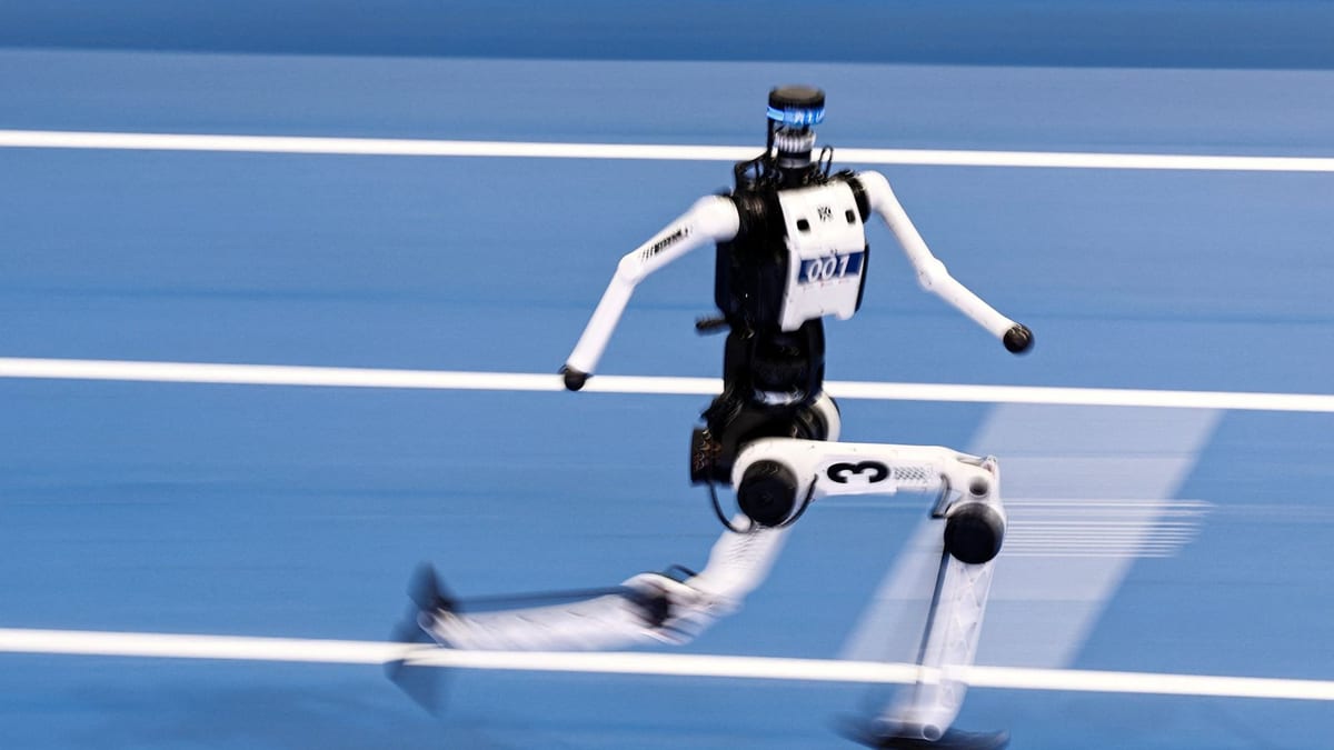 Fotografía que ilustra la noticia: Dos robots humanoides chinos superan el récord de velocidad de Usain Bolt en los Juegos Mundiales de Robots Humanoides