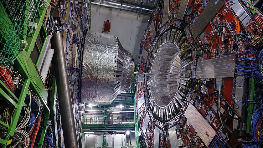 Fotografía que ilustra la noticia: El CERN migrará 2.200 sistemas de control a Debian 13 para no reemplazar hardware por 5,7 millones