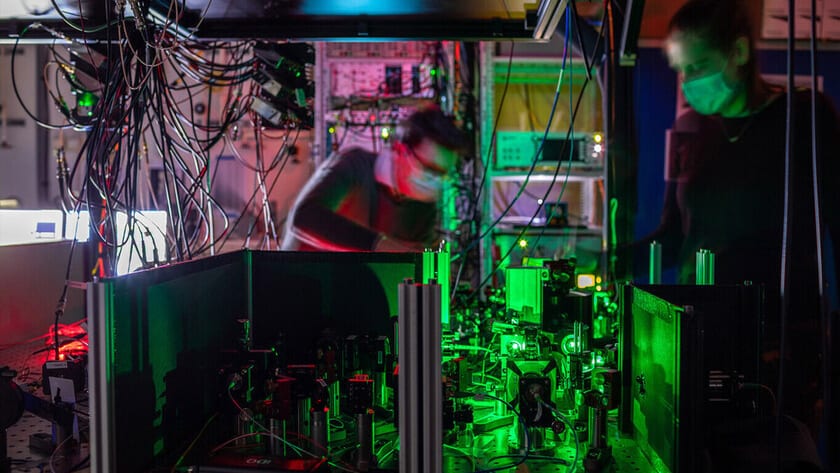 Fotografía que ilustra la noticia: El NIST logra transmitir fotones entrelazados 62 km sobre fibra óptica convencional en un entorno real