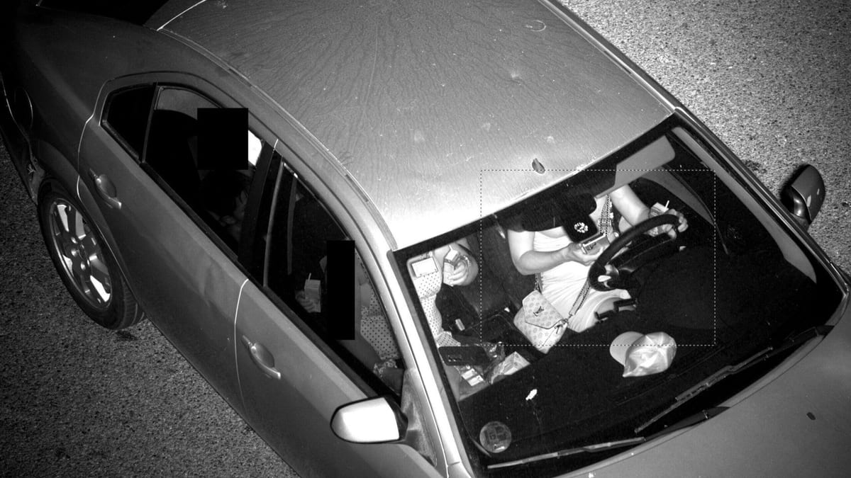Fotografía que ilustra la noticia: El piloto de cámaras con IA del Servei Català de Trànsit detecta a 8.500 conductores usando el móvil en dos meses