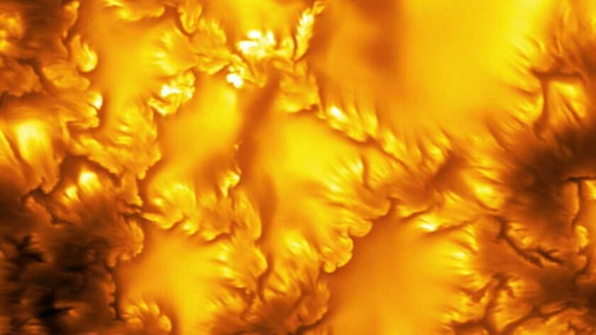 Fotografía que ilustra la noticia: El telescopio solar más grande del mundo fabrica una piscina de hielo cada noche para no destruirse