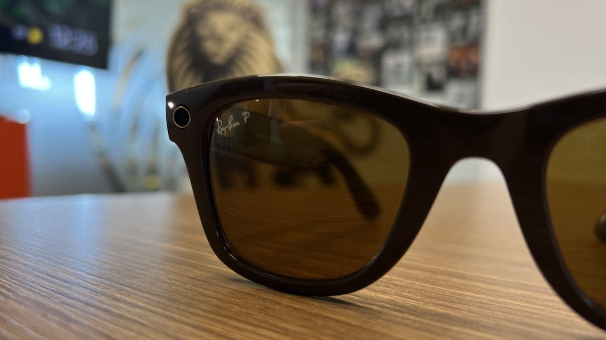 Fotografía que ilustra la noticia: Meta corrige el fallo de seguridad de sus gafas inteligentes: la cámara se apagará si se tapa el LED